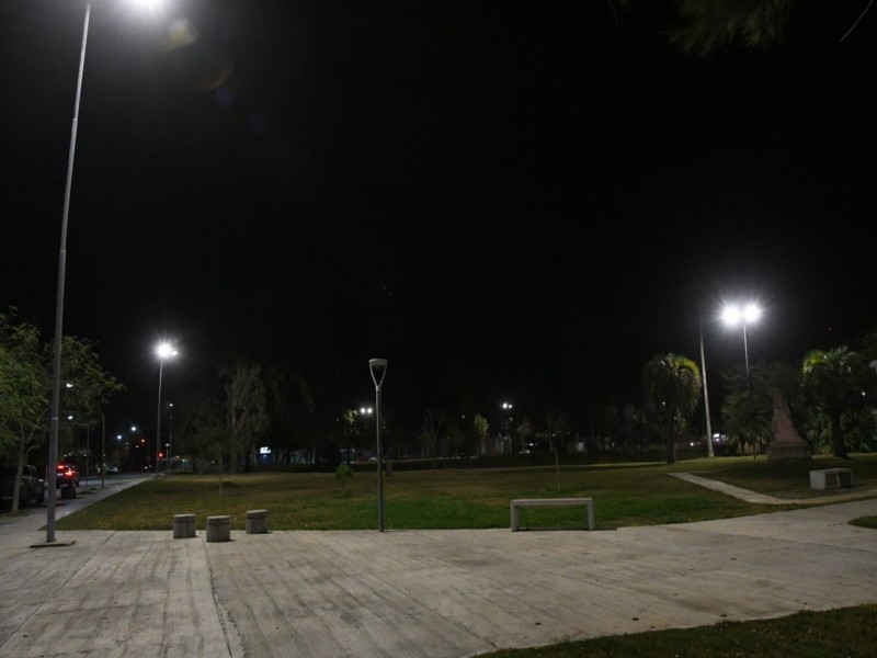 Bernarte inauguró iluminación LED en barrios Parque y Hospital