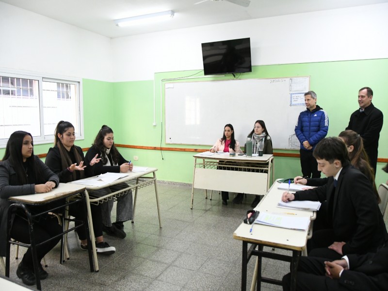 Más de 120 jóvenes participaron del primer “San Francisco Debate”