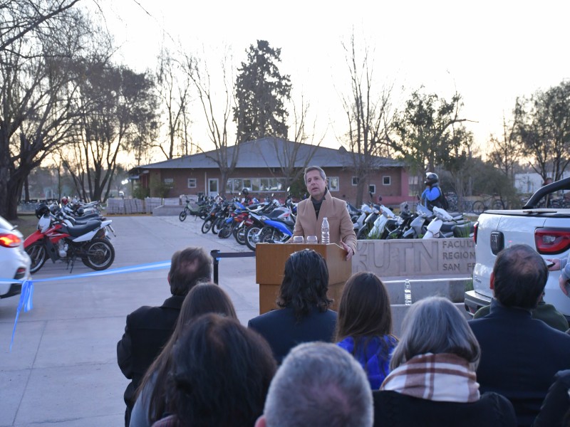 Bernarte junto a UTN inauguraron el nuevo estacionamiento vehicular 