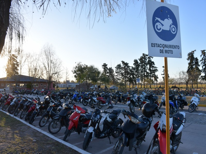 Bernarte junto a UTN inauguraron el nuevo estacionamiento vehicular 